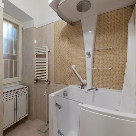 Guesthost - Piazza Navona Elegant Appartement Rome